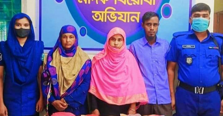 শরীরে বিশেষ কায়দায় গাঁজা বহনকালে গ্রেফতার ৩