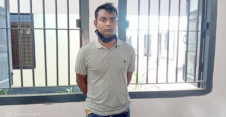 টাকা আদায়ের সময় ভুয়া সিআইডি কর্মকর্তা আটক