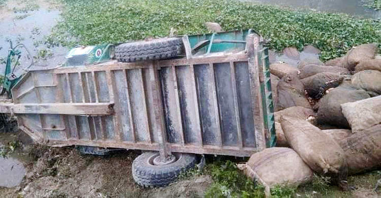 নিয়ন্ত্রণ হারিয়ে অটোরিকশায় ট্রলির ধাক্কা, নিহত ১