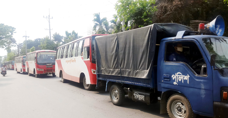 বাড়ি ফেরার পথে ৭ বাসের ২০৯ যাত্রী আটক