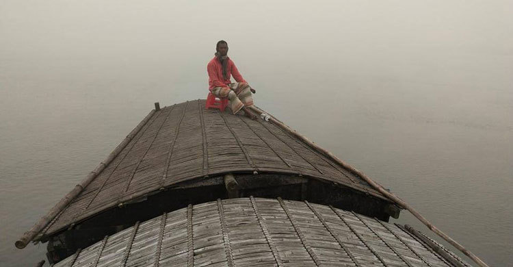 ঘন কুয়াশা আর শৈত্যপ্রবাহে বিপর্যস্ত কুড়িগ্রামের মানুষ