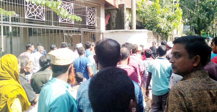 পৌর মেয়রের বাসভবনে কেয়ারটেকারের ঝুলন্ত লাশ