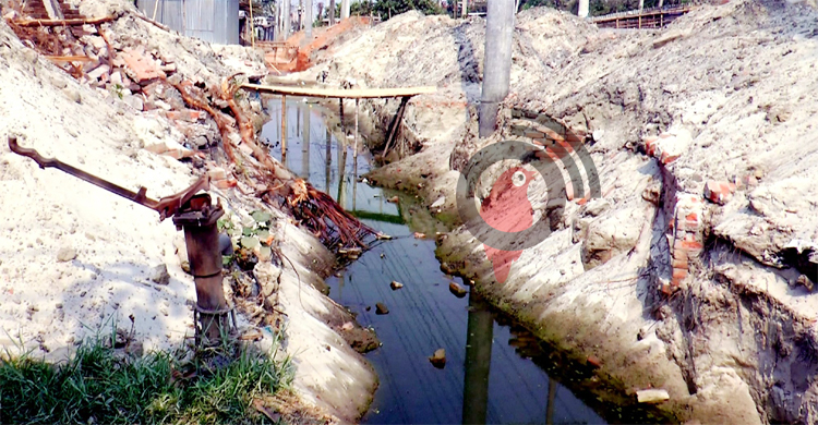 মহাসড়কের সরকারি জমি দখলদারদের কবলে, বন্ধ ৬০০ কোটির প্রকল্প