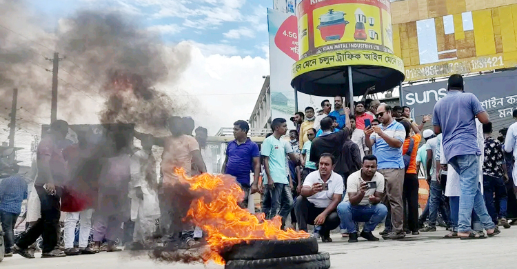 সাংবাদিক হত্যা: কুষ্টিয়ার সব দৈনিকের প্রকাশনা বন্ধ ঘোষণা