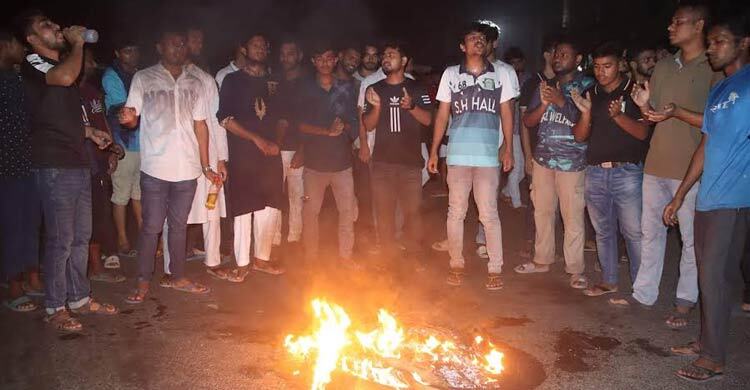 কুষ্টিয়ায় ট্রাকের ধাক্কায় ইবি শিক্ষার্থী আহত, সড়ক অবরোধ