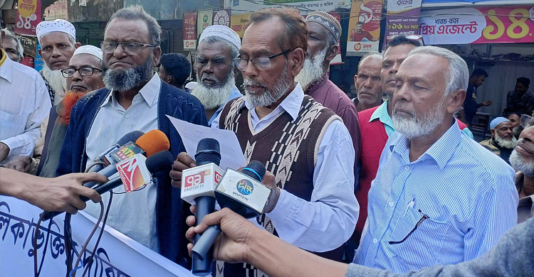 কুষ্টিয়ায় বাদপড়া মুক্তিযোদ্ধাদের মানববন্ধন