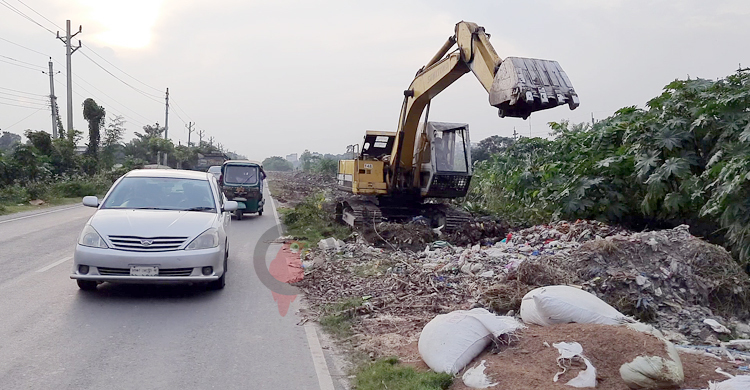 কুষ্টিয়া-রাজবাড়ী মহাসড়কের পাশে আবর্জনার ভাগাড়