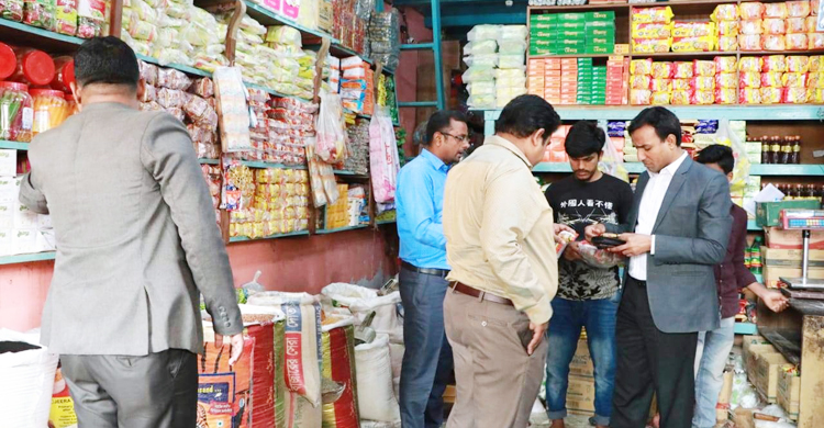 কুড়িগ্রামে পাঁচ দোকান মালিকের জরিমানা