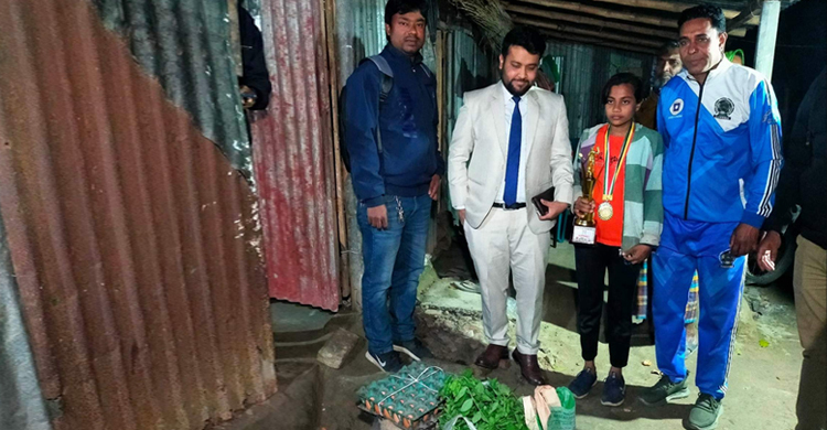 খাবার নেই খুদে খেলোয়াড়ের বাড়িতে, ছুটে গেলেন ইউএনও