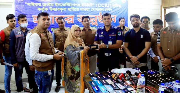 কুষ্টিয়ায় হারিয়ে যাওয়া ৫৮ মোবাইল ফোন উদ্ধার