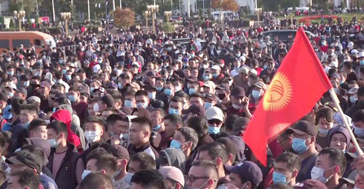 Kyrgyzstan election: Protesters storm parliament over vote-rigging claims