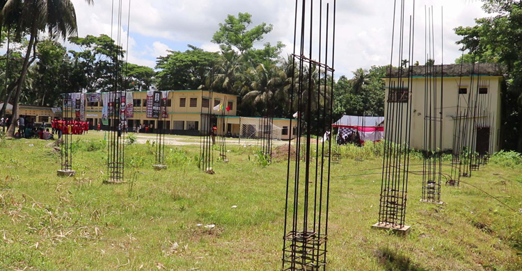 ১২ পিলারেই ৪ বছর আটকে আছে বিদ্যালয়ের ভবন নির্মাণ!