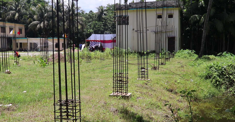 ১২ পিলারেই ৪ বছর আটকে আছে বিদ্যালয়ের ভবন নির্মাণ!