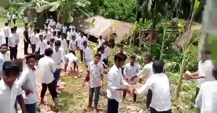 ছাত্রদের দিয়ে অন্যের জমিতে রাস্তা তৈরির চেষ্টায় প্রধান শিক্ষক