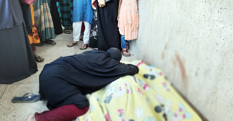 ছেলের সামনে গাড়ির ধাক্কায় প্রাণ গেলো বাবার