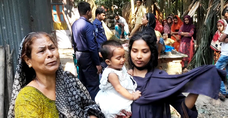 মা-বোনকে মারধরের পর শরীরে মরিচের গুঁড়া নিক্ষেপ ইউপি সদস্যের