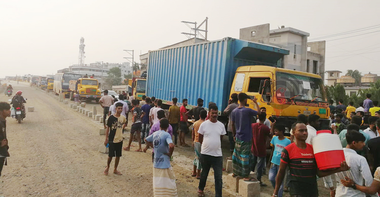মির্জাপুরে বেতন-বোনাসের দাবিতে বিক্ষোভ, পুলিশসহ আহত শতাধিক