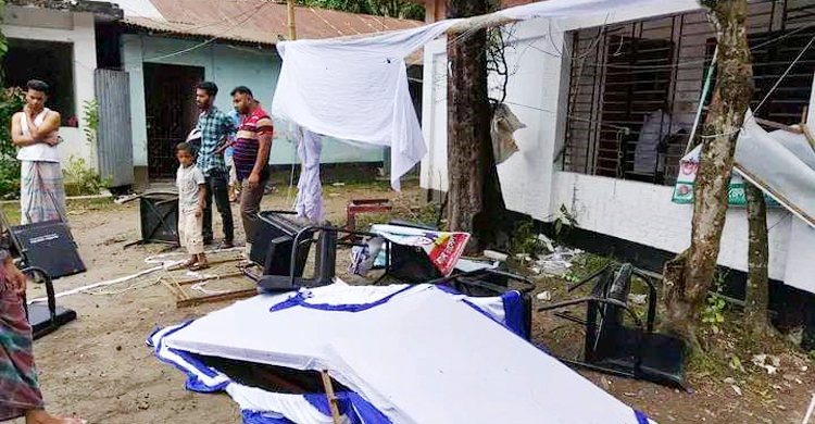 লক্ষ্মীপুরে বিএনপির সভামঞ্চ ভাঙলো ছাত্রলীগ