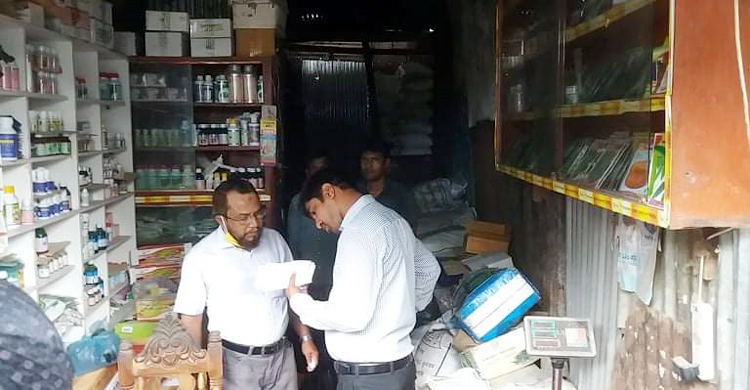 লক্ষ্মীপুরে ২০ টন সার মজুত রাখায় ডিলারকে জরিমানা