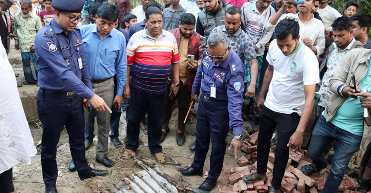 লক্ষ্মীপুরে মাটি খুঁড়ে মিললো পলিথিন মোড়ানো ১৬ আগ্নেয়াস্ত্র