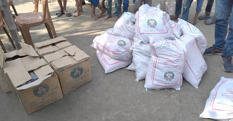 লক্ষ্মীপুরে আত্মীয়ের বাড়িতে টিসিবি পণ্য মজুত, ডিলারের জরিমানা