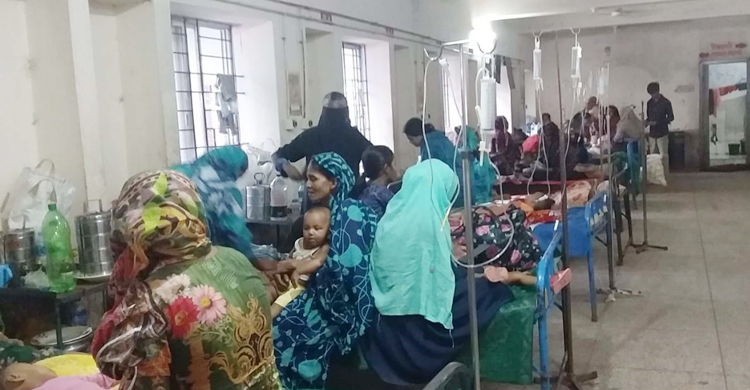 লক্ষ্মীপুরে হঠাৎ বেড়েছে ডায়রিয়ার প্রকোপ। বৃহস্পতিবার (৩ নভেম্বর) বিকেল পর্যন্ত জেলা সদর হাসপাতালে ৫০ রোগী গাদাগাদি করে চিকিৎসা নিচ্ছেন