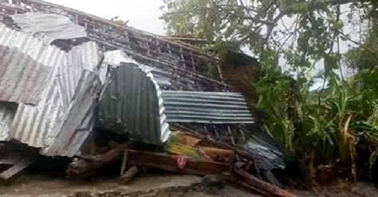 লক্ষ্মীপুরে অর্ধশতাধিক কাঁচা বাড়িঘর বিধ্বস্ত