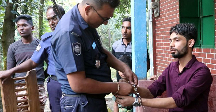 বিয়েতে রাজি না হওয়ায় তুলে আনতে গিয়ে ধরা খেল যুবক