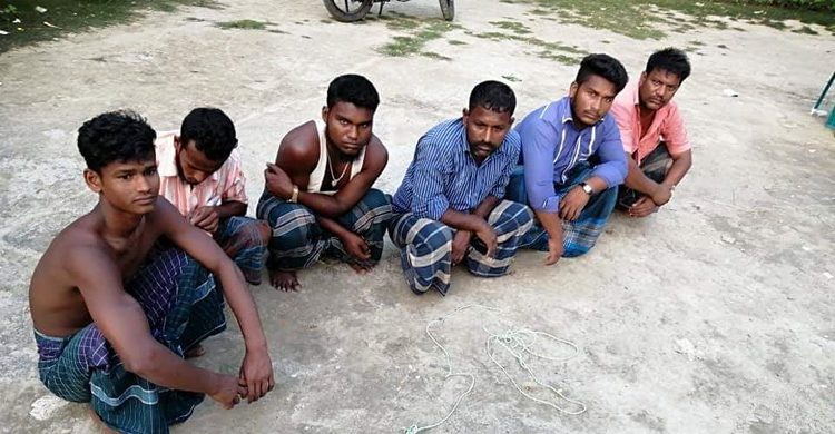 কমলনগরে নদীতে মাছ ধরার দায়ে ৬ জেলের জরিমানা