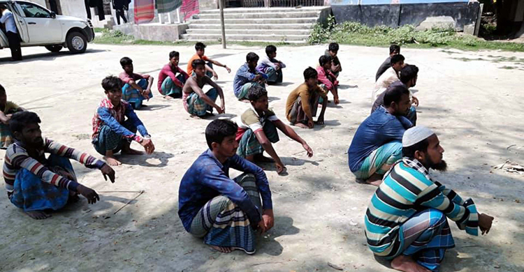 নদীতে মাছ ধরায় ২২ জেলে আটক