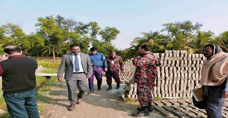লক্ষ্মীপুরে দুই অবৈধ ইটভাটা মালিকসহ ১১ জনকে জরিমানা