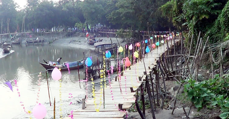 নিজেরাই তৈরি করে নাম দিলো ‘স্বপ্নের সেতু’