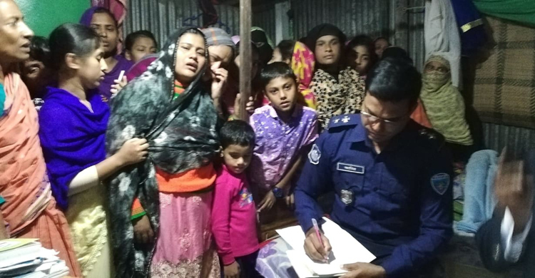 বেড়াতে এসে সড়ক দুর্ঘটনায় সন্তান হারালেন মা