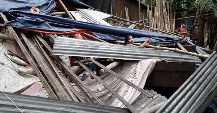 লক্ষ্মীপুরে বৃদ্ধের ঘর ভেঙে লুট, গ্রেফতার ৩