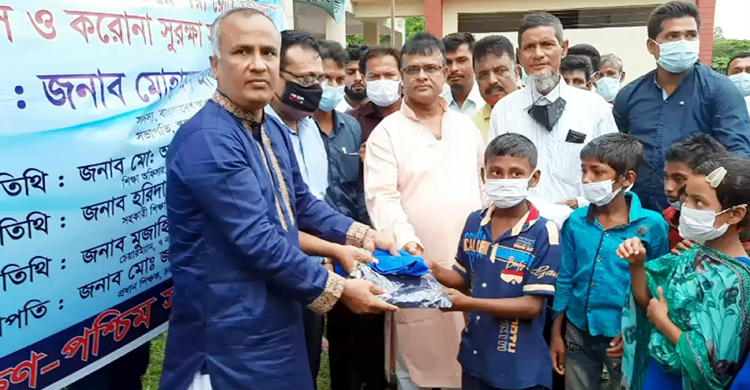 চরের দুই শতাধিক শিক্ষার্থী পেলো নতুন স্কুলড্রেস