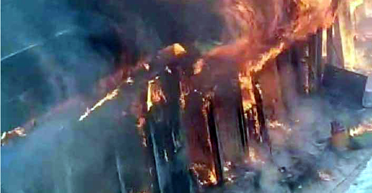 রামগতিতে ১০ দোকান পুড়ে ছাই, কোটি টাকার ক্ষতি