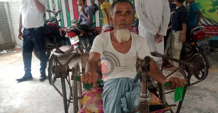 ‘জিতলে কিছু চাই না, শুধু আমার মতো গরিবের খোঁজ রাখলেই হইবো’