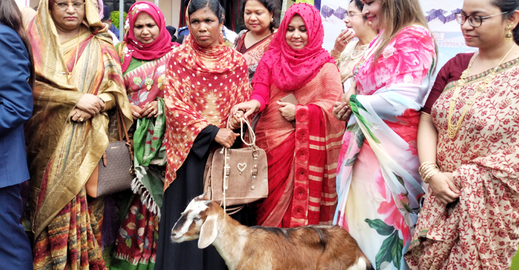 লালমনিরহাটে ৩৫ অসহায় নারীর পাশে পুনাক
