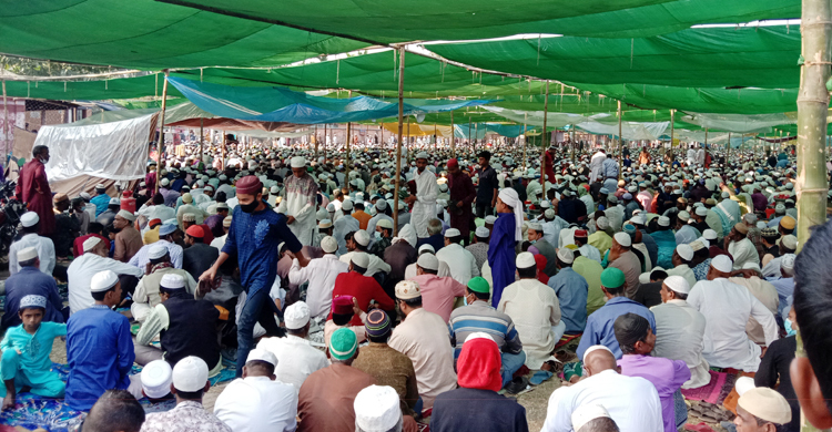 শীত উপেক্ষা করে কানায় কানায় পূর্ণ ইজতেমা মাঠ