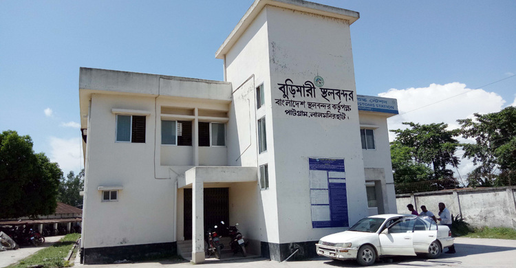 বুড়িমারী স্থলবন্দরে সিঅ্যান্ডএফ এজেন্টদের পাল্টাপাল্টি কমিটি