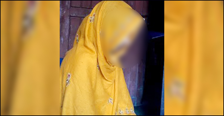 বিয়ের দাবিতে ১১ দিন ধরে প্রেমিকের বাড়িতে তরুণী