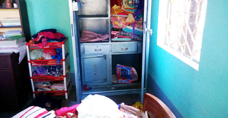 দিনদুপুরে শিক্ষকের বাড়িতে চুরি