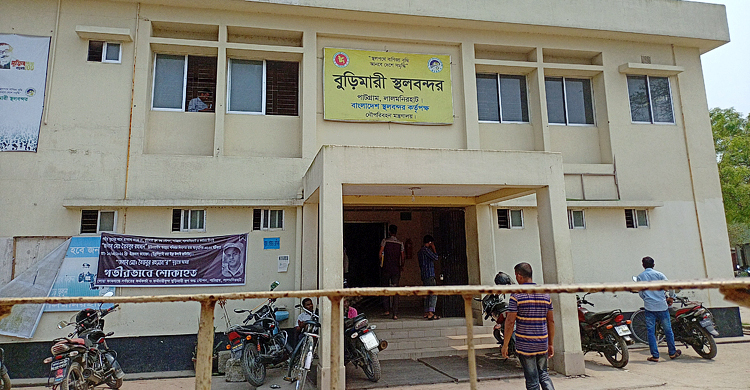 বুড়িমারী স্থলবন্দরের ১৬ কর্মকর্তা-কর্মচারীকে একযোগে বদলি