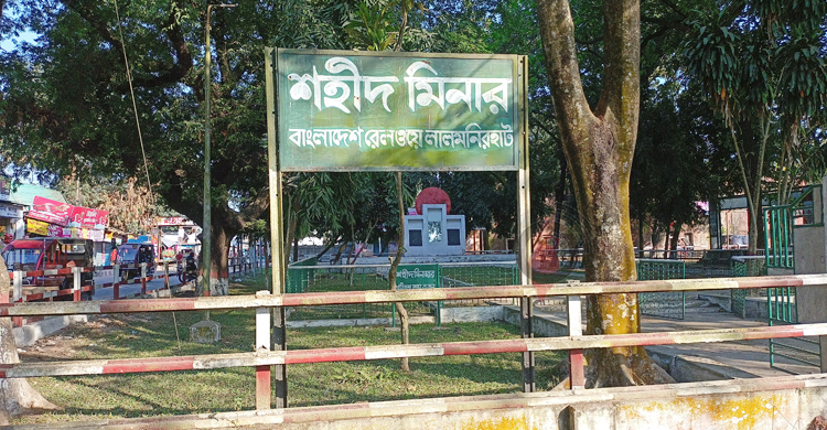 তিনদিক থেকে ঘিরে ফেলায় পালাতে বাধ্য হয় পাক সেনারা