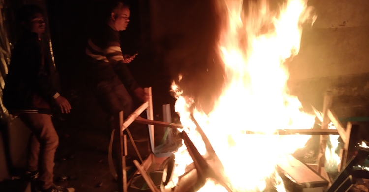 পৌরসভার নির্বাচনী কার্যালয়ে ভাঙচুর ও অগ্নিসংযোগ