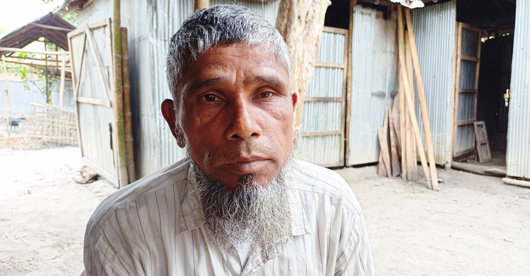 আয়ের একমাত্র সম্বল হারিয়ে নিঃস্ব আলী হোসেন