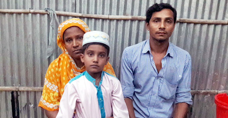 ছেলেকে বাঁচাতে অটোরিকশাচালক বাবার আকুতি