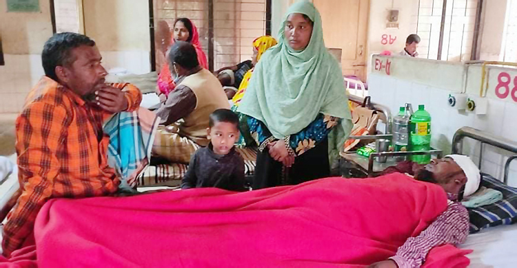 মাংসে চর্বি দেওয়ায় কসাইকে কোপালেন কলেজশিক্ষক!