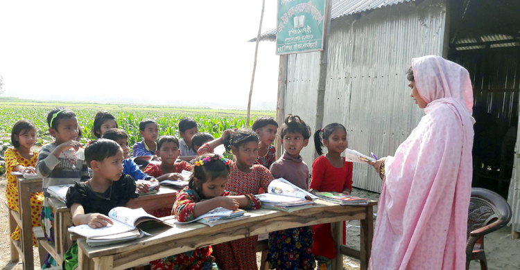 তিস্তার চরে একই নামে দুই শিক্ষাপ্রতিষ্ঠান, বিপাকে শিক্ষার্থীরা