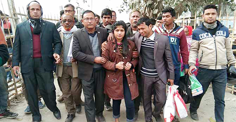 ১৫ মাস আগে ভারতে পাচার হওয়া স্কুলছাত্রী দেশে ফিরেছে